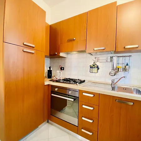 Hostdomus - La Casina Di Monica * Loano