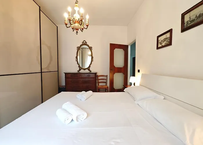 Hostdomus - La Casina Di Monica Loano