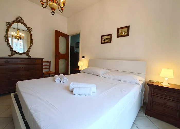 Hostdomus - La Casina Di Monica Loano