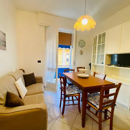 Hostdomus - La Casina Di Monica Apartment *