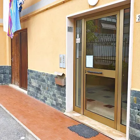 Hostdomus - La Casina Di Monica Loano