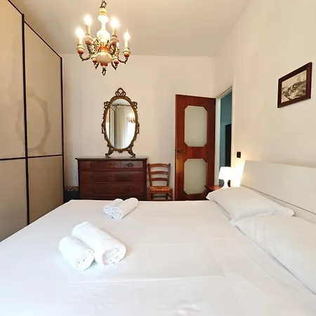 Hostdomus - La Casina Di Monica ロアーノ