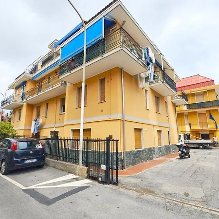 Apartment Hostdomus - La Casina Di Monica *