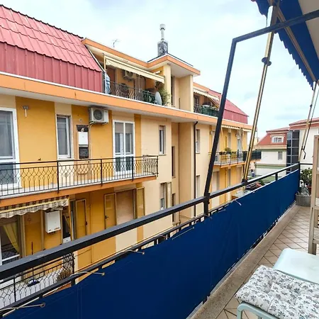 Hostdomus - La Casina Di Monica Loano