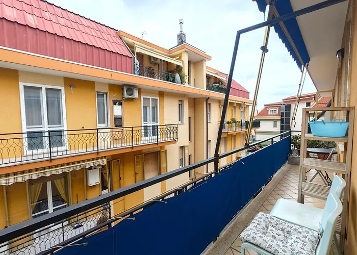 Hostdomus - La Casina Di Monica Loano